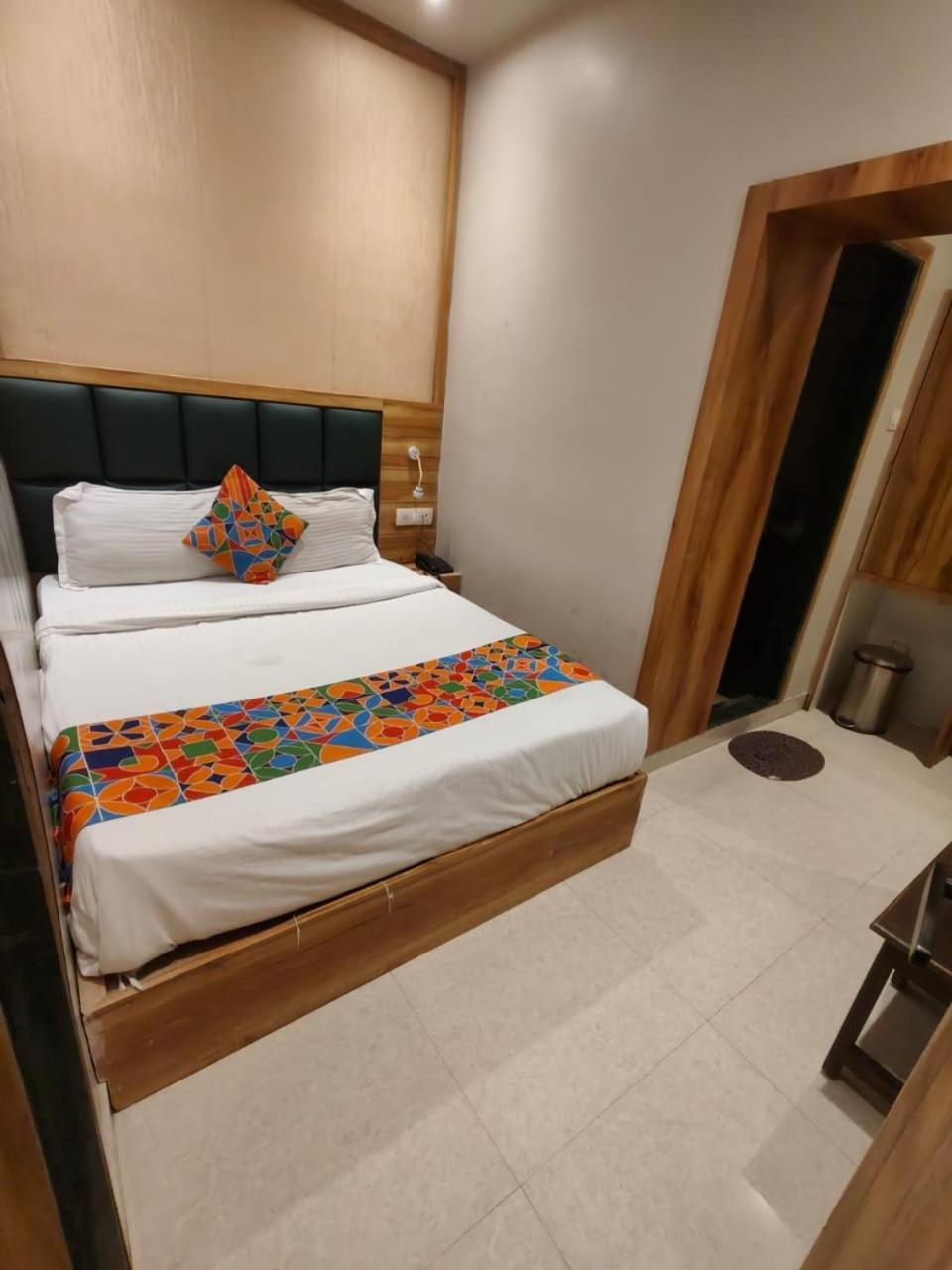 Hotel Sun City Near Saifee Hospital And Hn Reliance Hospital Bombay Extérieur photo